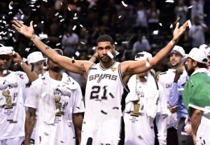 Tim Duncan and the San Antonio Spurs celebrate their great victory. Mandatory Credit: Bob Donnan-USA TODAY Sports